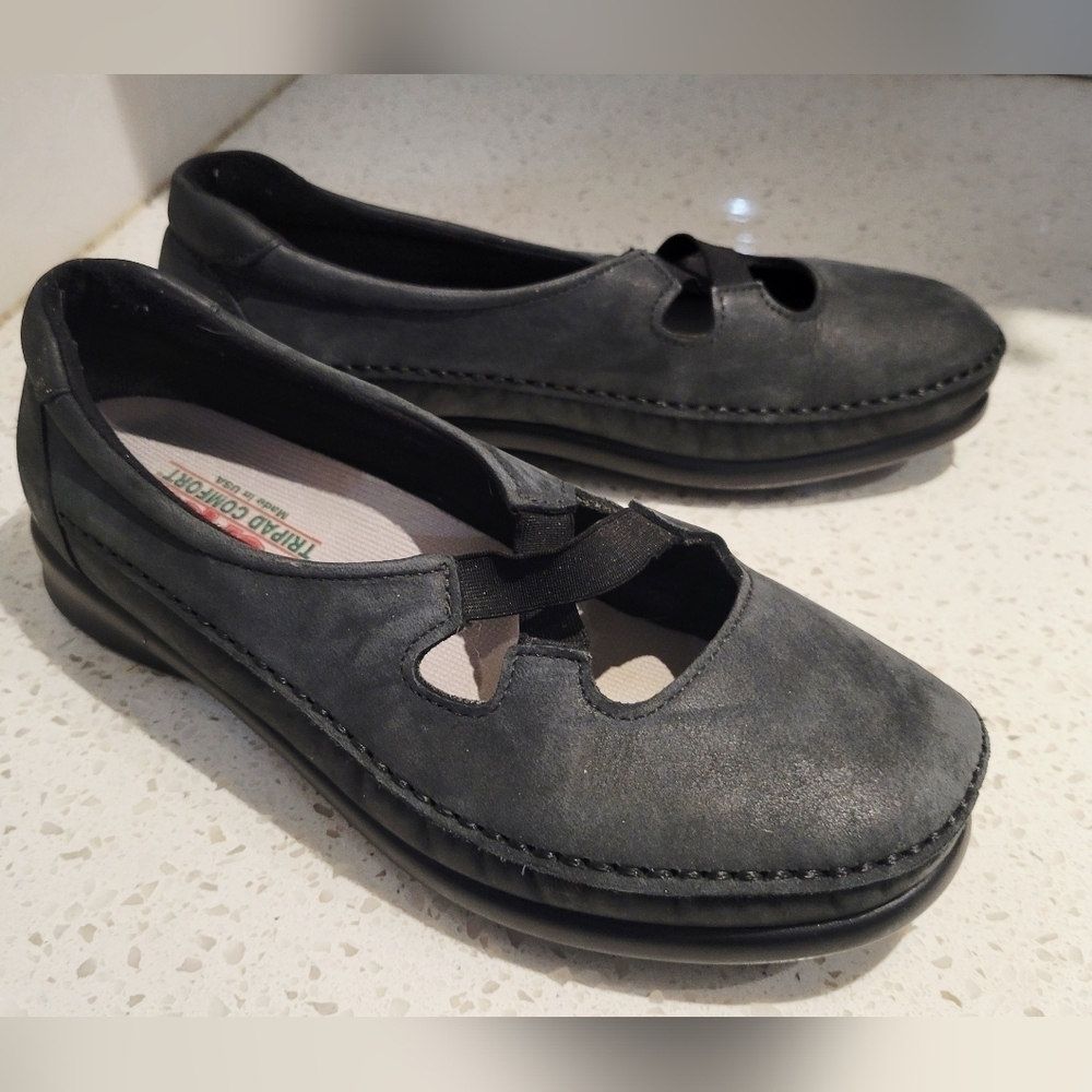 SAS Crissy Dk Gray Leather Comfort Flats with Cutout Design | Size 9